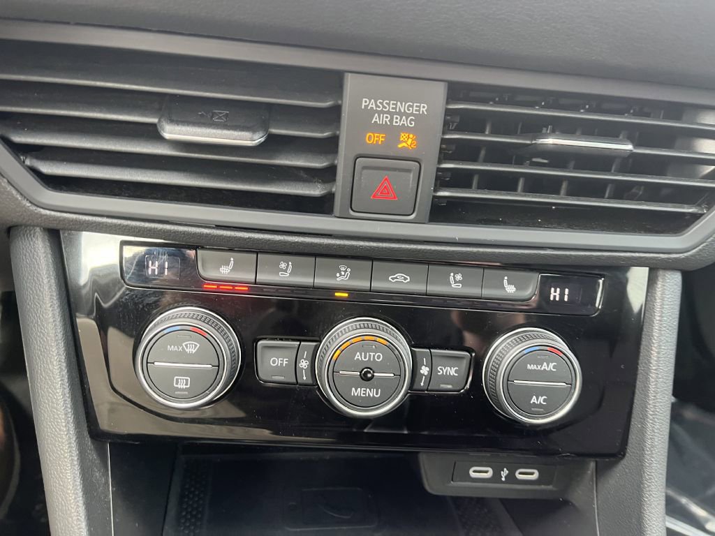 Used 2023 Volkswagen Jetta GLI Autobahn image 29