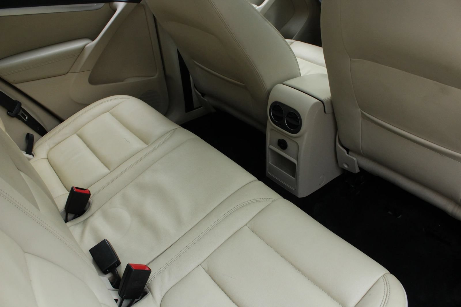 Used 2013 Volkswagen Tiguan SEL FWD image 33