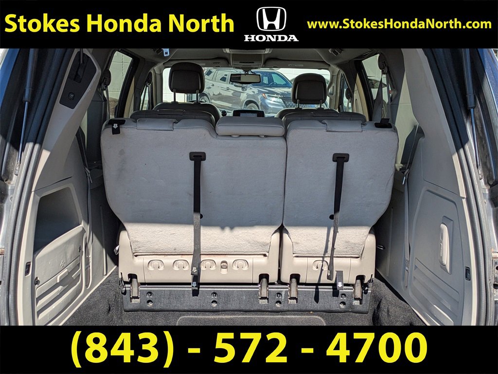 Used 2014 Chrysler Town & Country Touring-L image 11