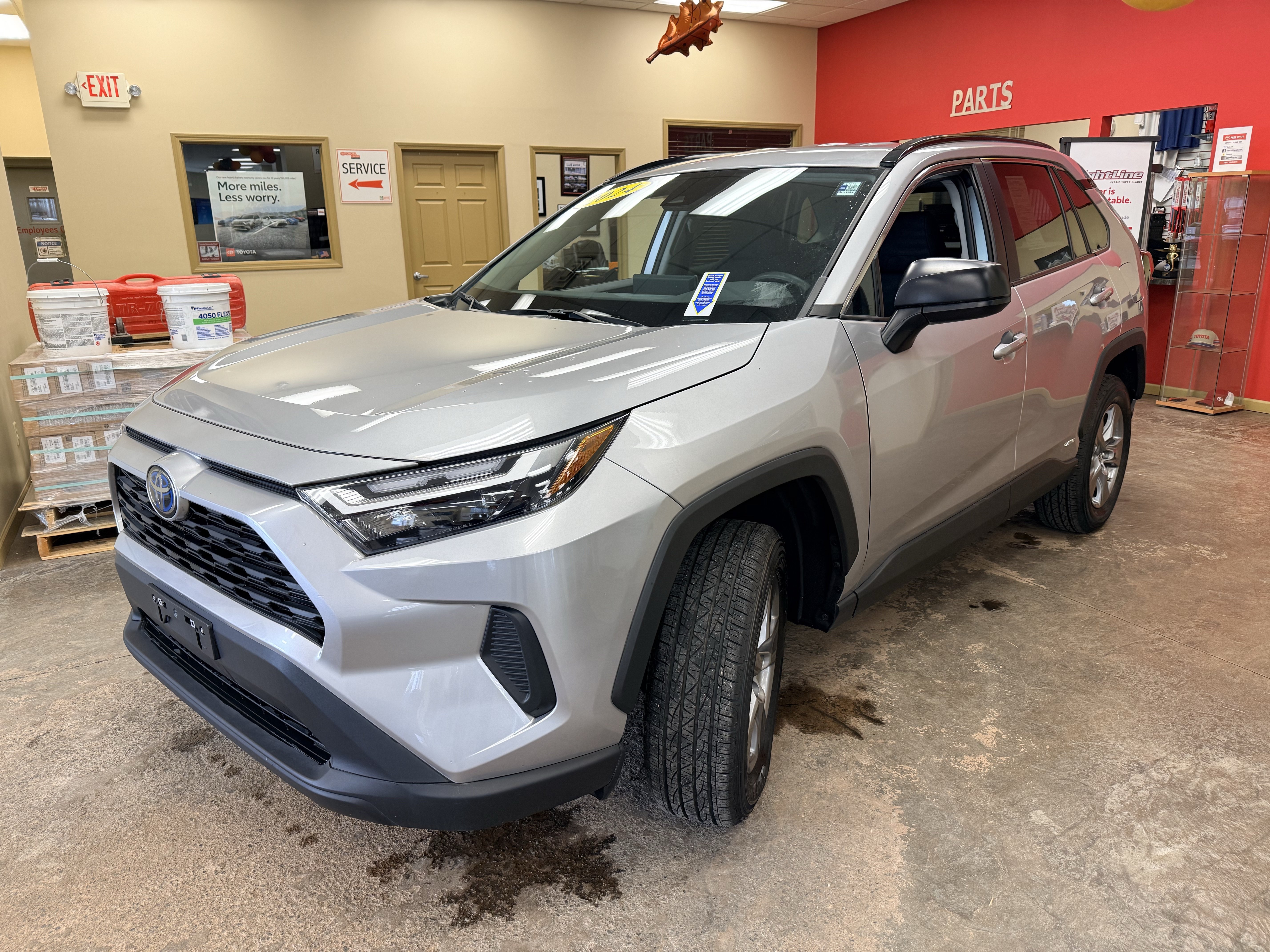 Used 2024 Toyota RAV4 LE AWD/4WD image 3