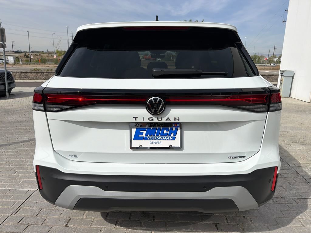 Certified 2025 Volkswagen Tiguan SE image 6