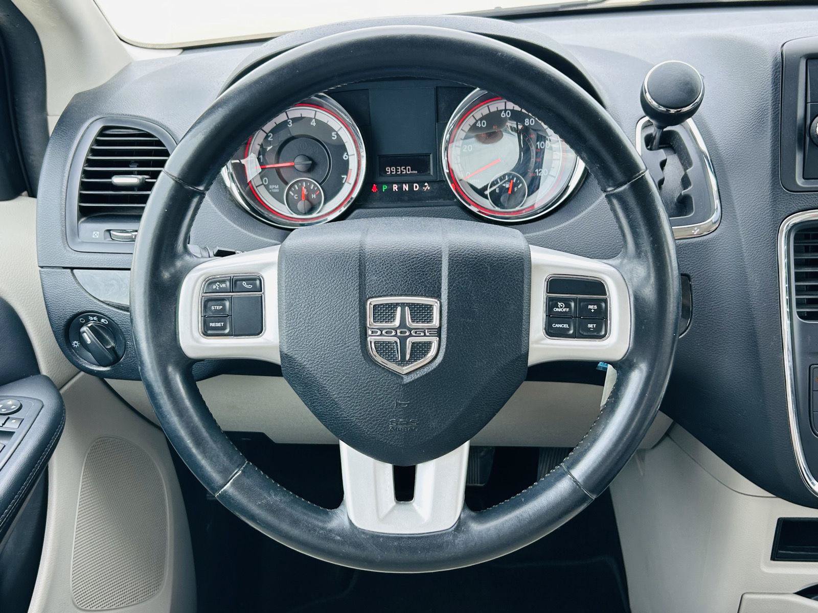 Used 2016 Dodge Grand Caravan American Value Package w/ UConnect Hands-Free Group FWD image 8