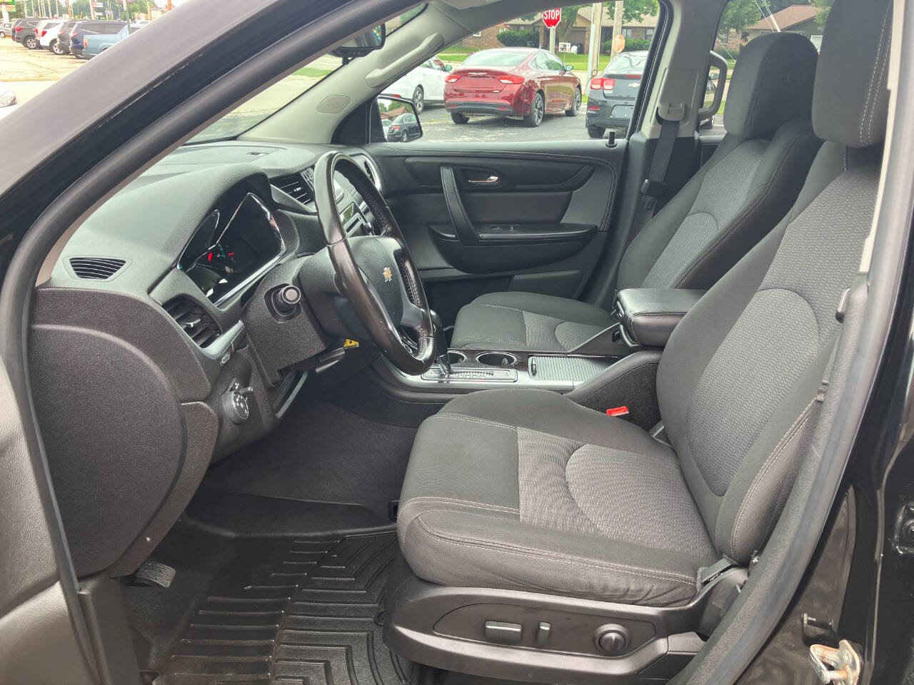Used 2017 Chevrolet Traverse LT image 10