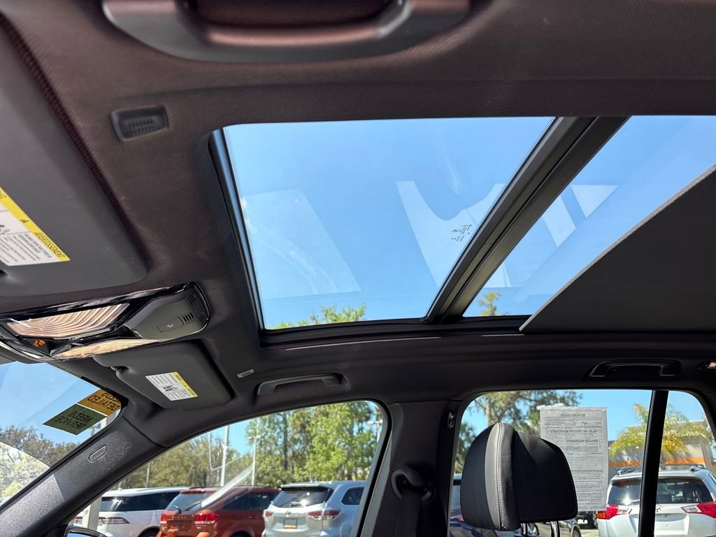 Used 2022 BMW X5 M50i image 9