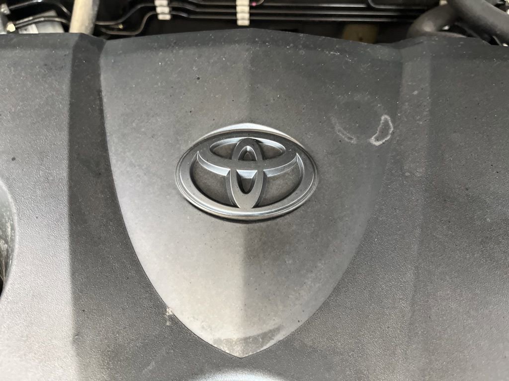 Used 2021 Toyota RAV4 XLE image 12