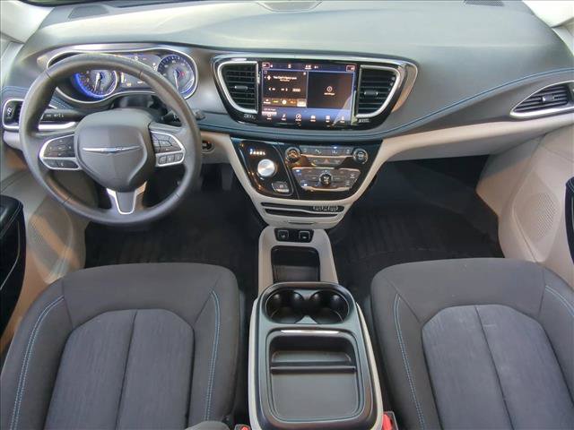 Used 2021 Chrysler Pacifica Touring FWD image 16