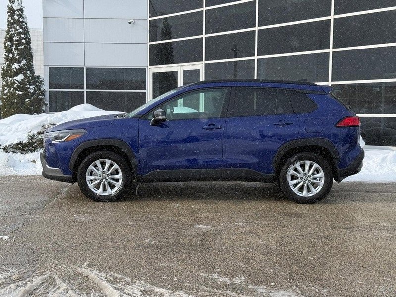 Used 2025 Toyota Corolla Cross LE image 6