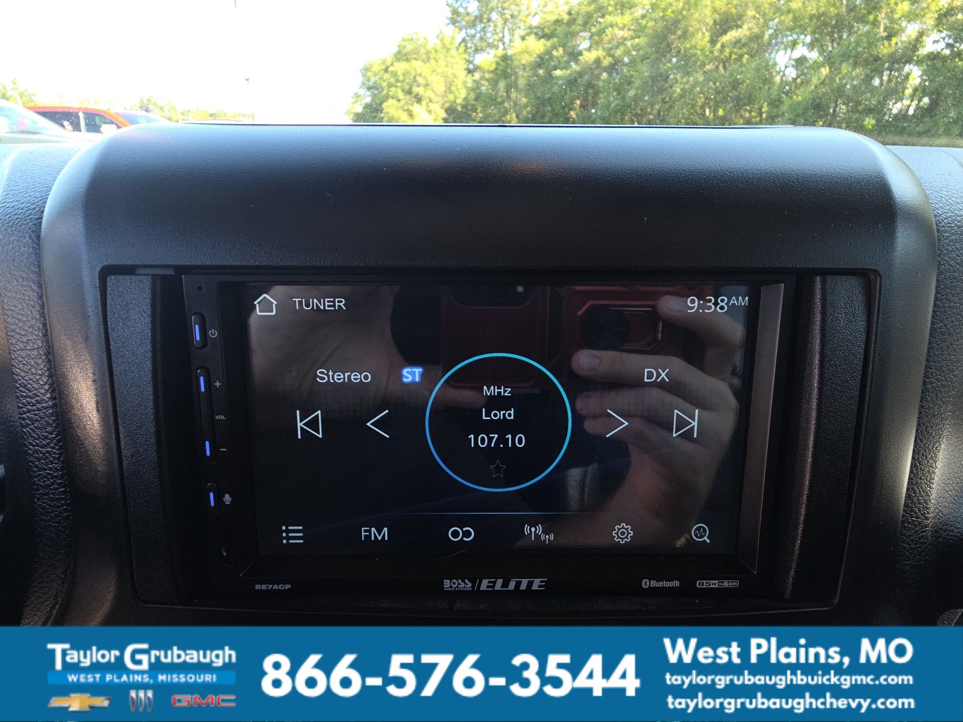 Used 2013 Jeep Wrangler Unlimited Sahara AWD/4WD image 21