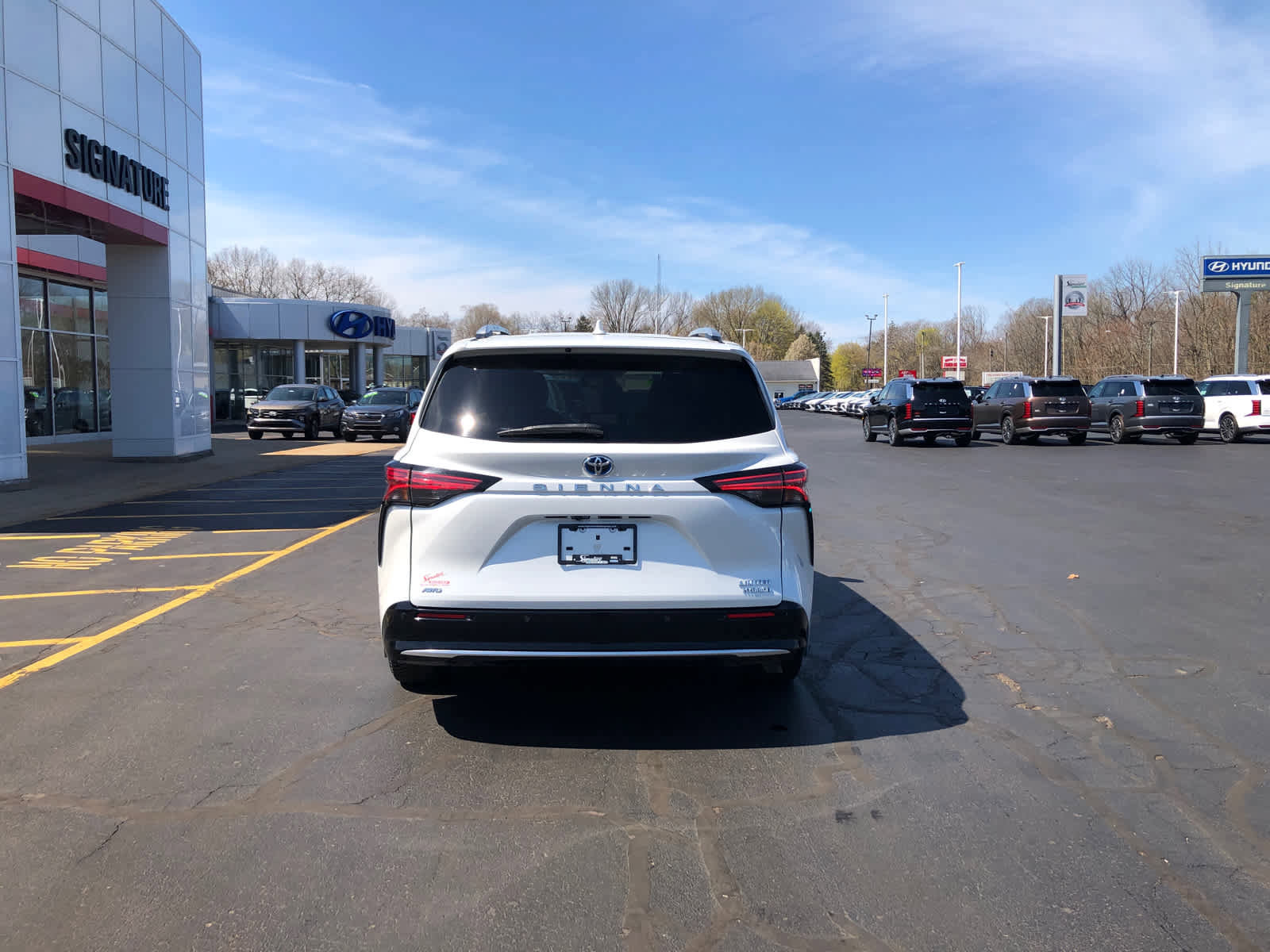 Used 2024 Toyota Sienna Limited image 6