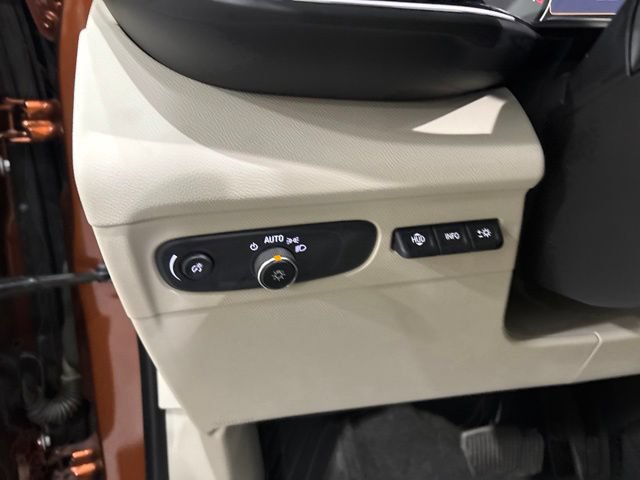 Used 2022 Buick Envision Essence w/ Technology Package I AWD/4WD image 18