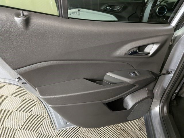 Certified 2025 Chevrolet Trax LT w/ LT Convenience Package FWD image 30