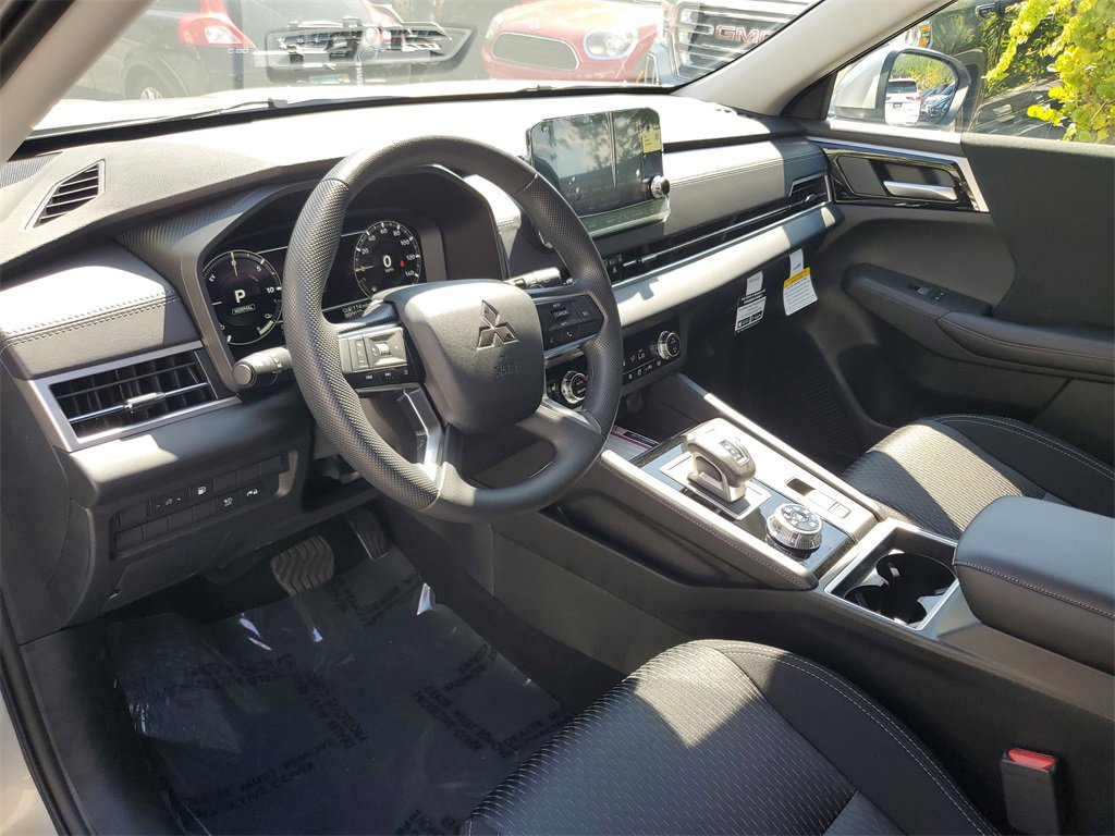New 2025 Mitsubishi Outlander ES image 22