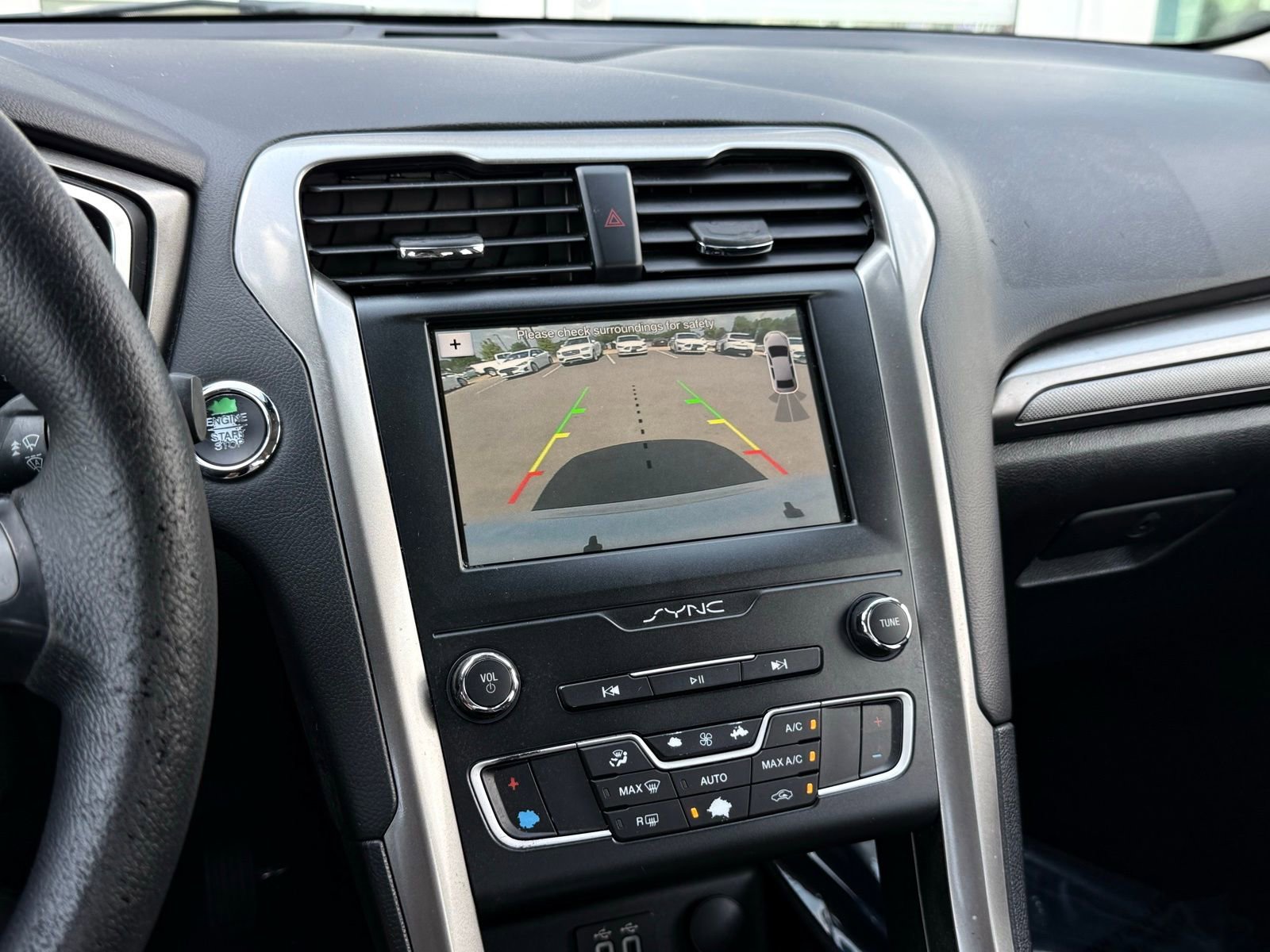 Used 2019 Ford Fusion SE FWD image 30