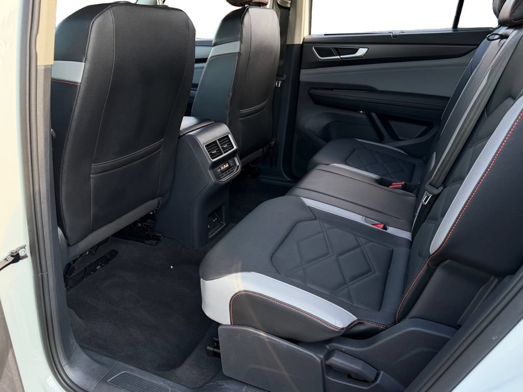 Used 2025 Volkswagen Atlas Peak Edition SE AWD/4WD image 12