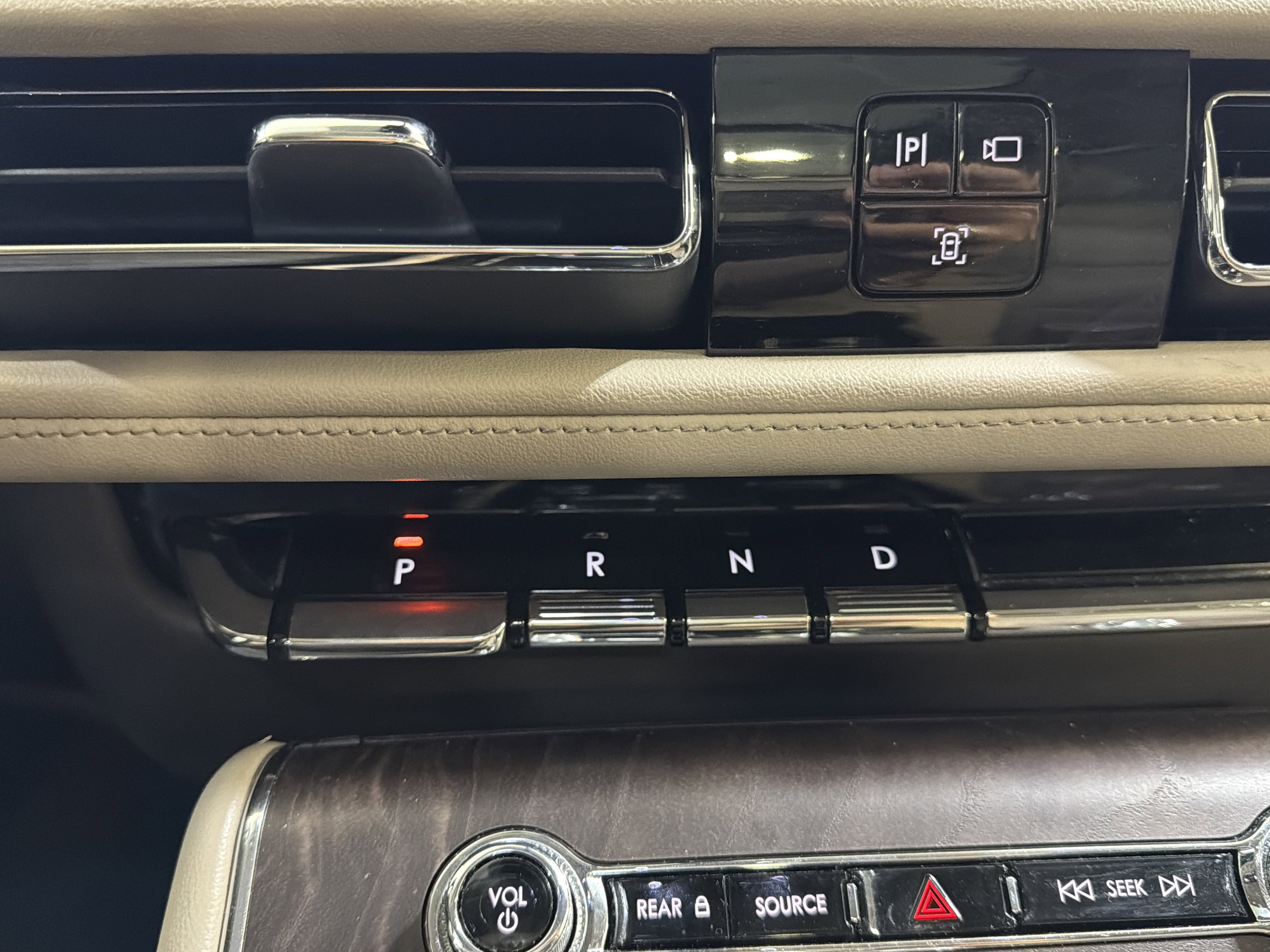 Used 2022 Lincoln Aviator Reserve w/ Equipment Group 201A AWD/4WD image 19