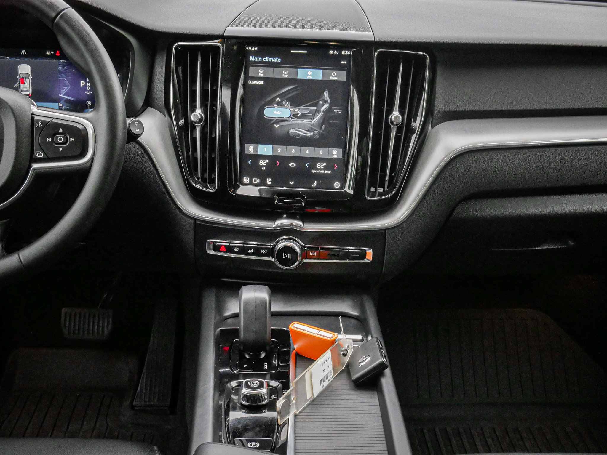 Used 2024 Volvo XC60 B5 Core image 30