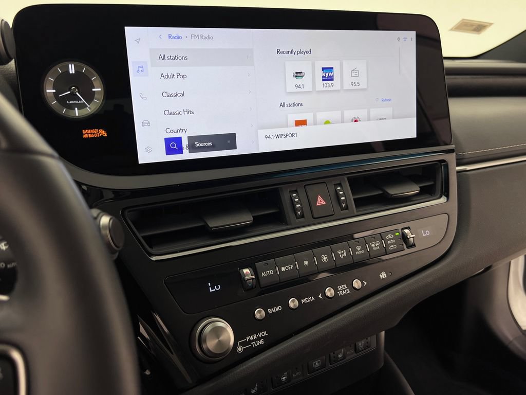 Used 2025 Lexus ES 300h w/ Luxury Package FWD image 20