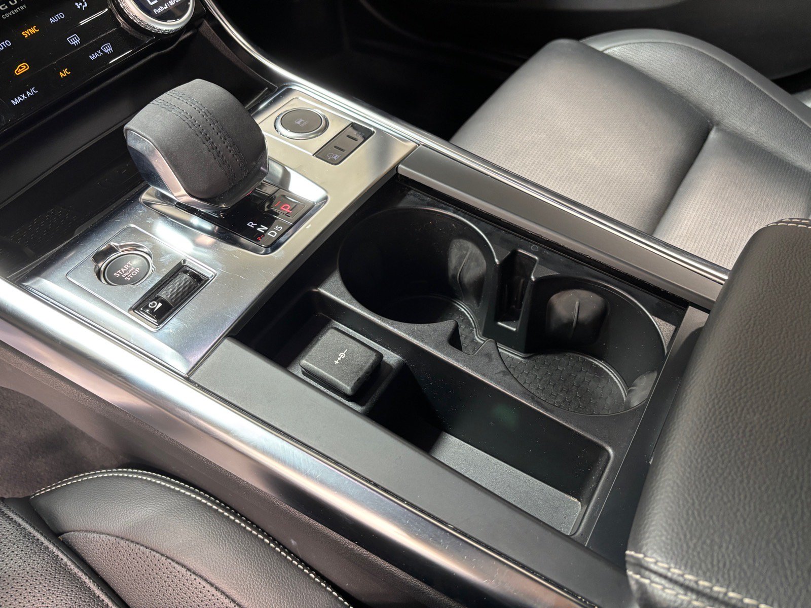 Used 2024 Jaguar XF R-Dynamic SE AWD/4WD image 13