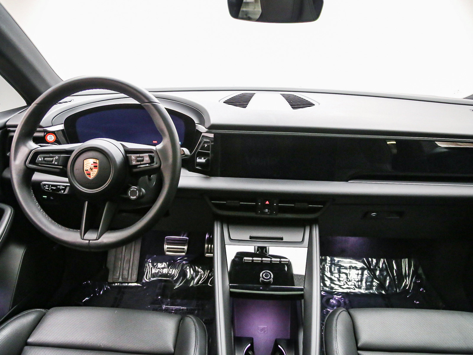 Certified 2025 Porsche Macan 4S Electric AWD/4WD image 16