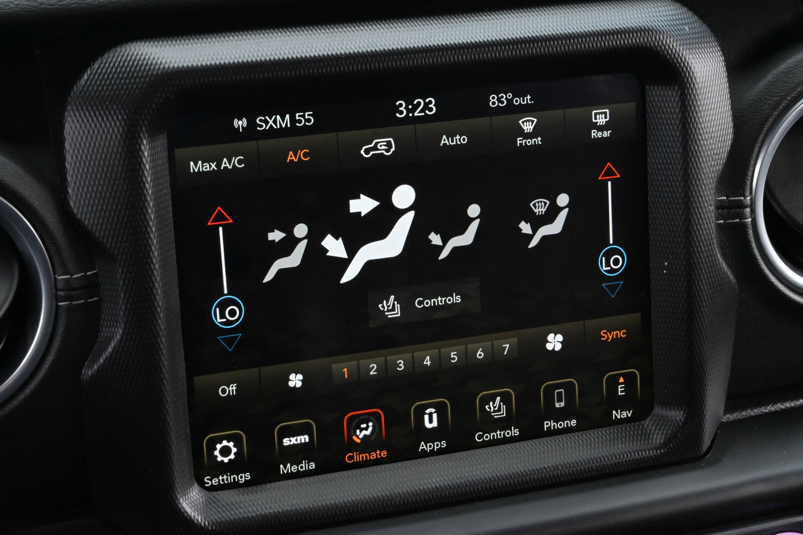 Used 2018 Jeep Wrangler Unlimited Sahara AWD/4WD image 31