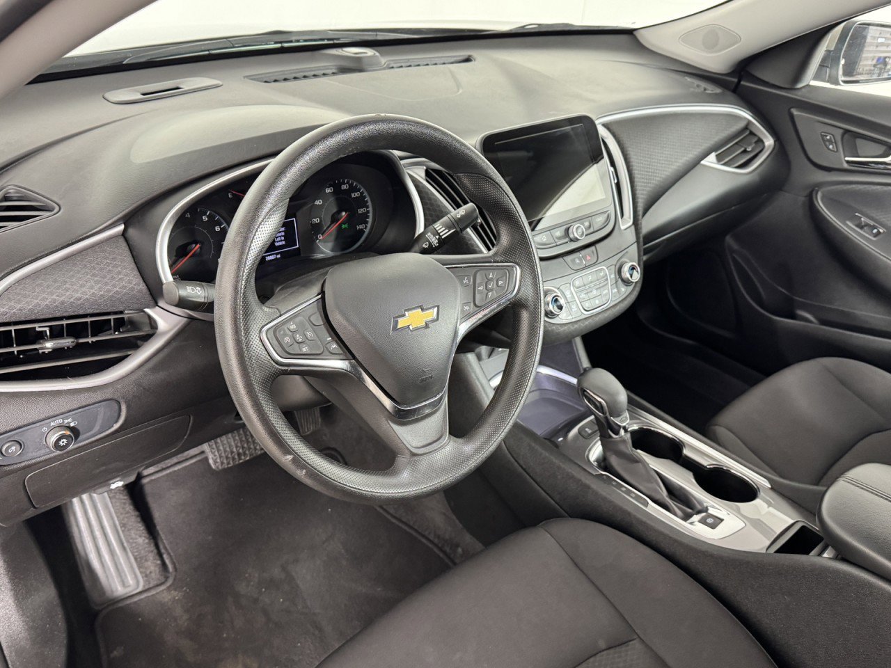 Used 2025 Chevrolet Malibu LT image 11