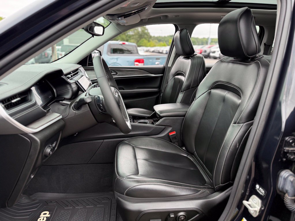 Used 2023 Jeep Grand Cherokee Limited AWD/4WD image 14
