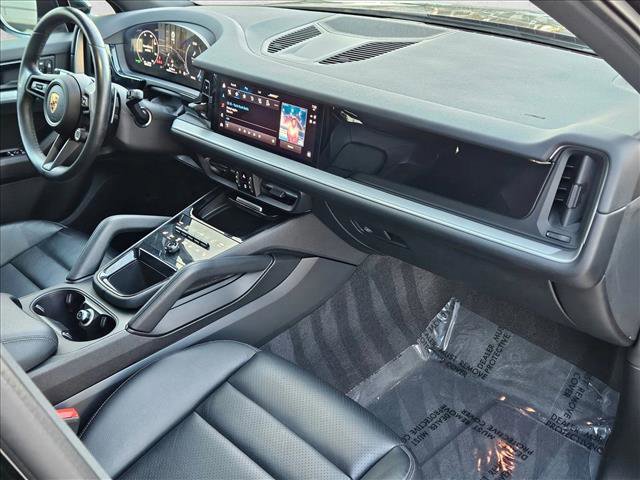 Used 2024 Porsche Cayenne image 23