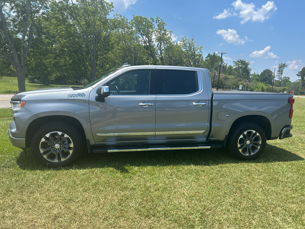 Used 2023 Chevrolet Silverado 1500 High Country w/ Technology Package image 9