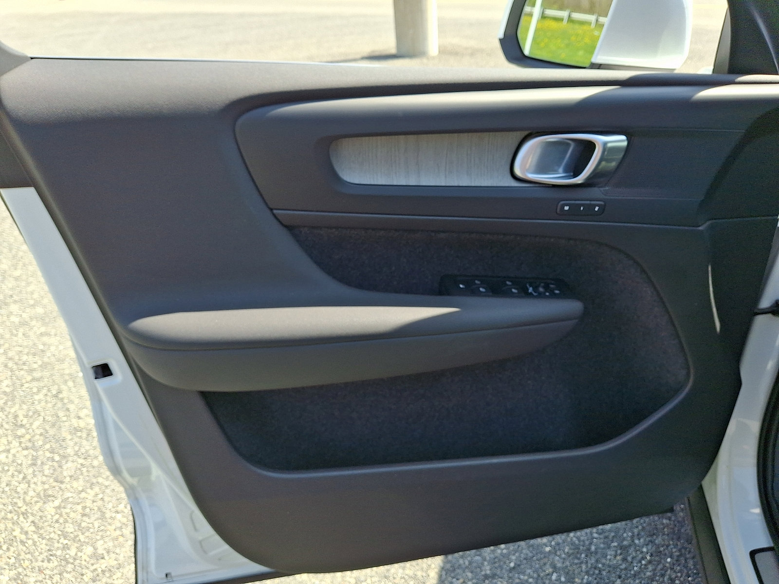 Certified 2023 Volvo XC40 B5 Plus w/ Driver Assist Package AWD/4WD image 11