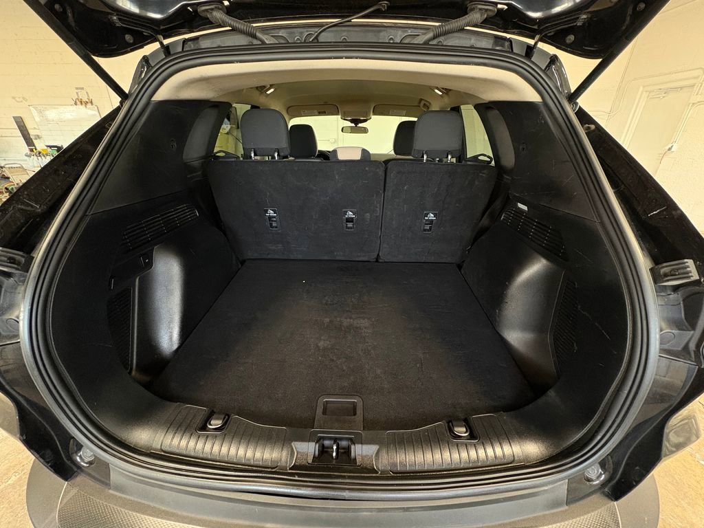 Used 2020 Ford Escape SE image 30