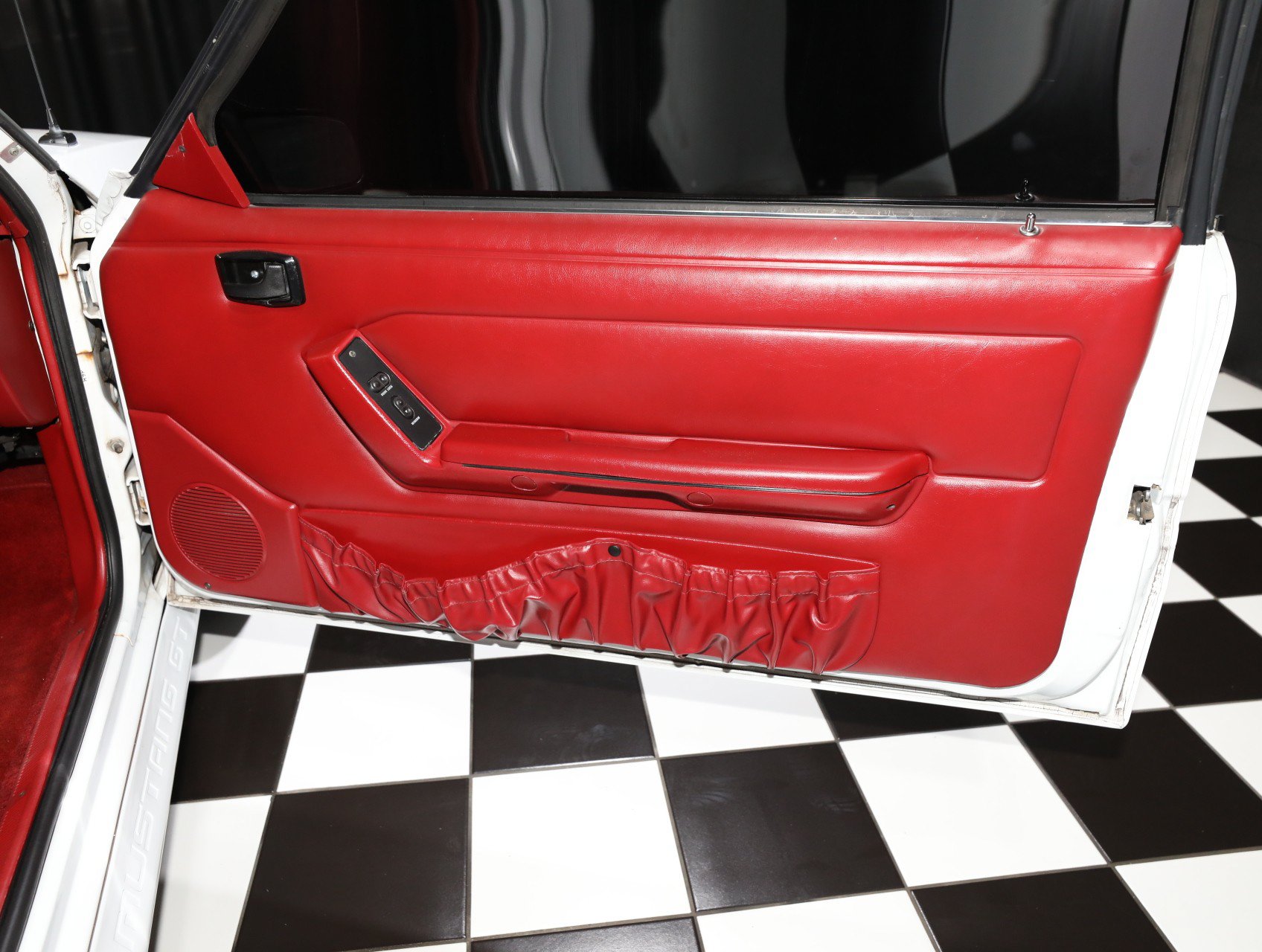 Used 1992 Ford Mustang GT RWD image 36