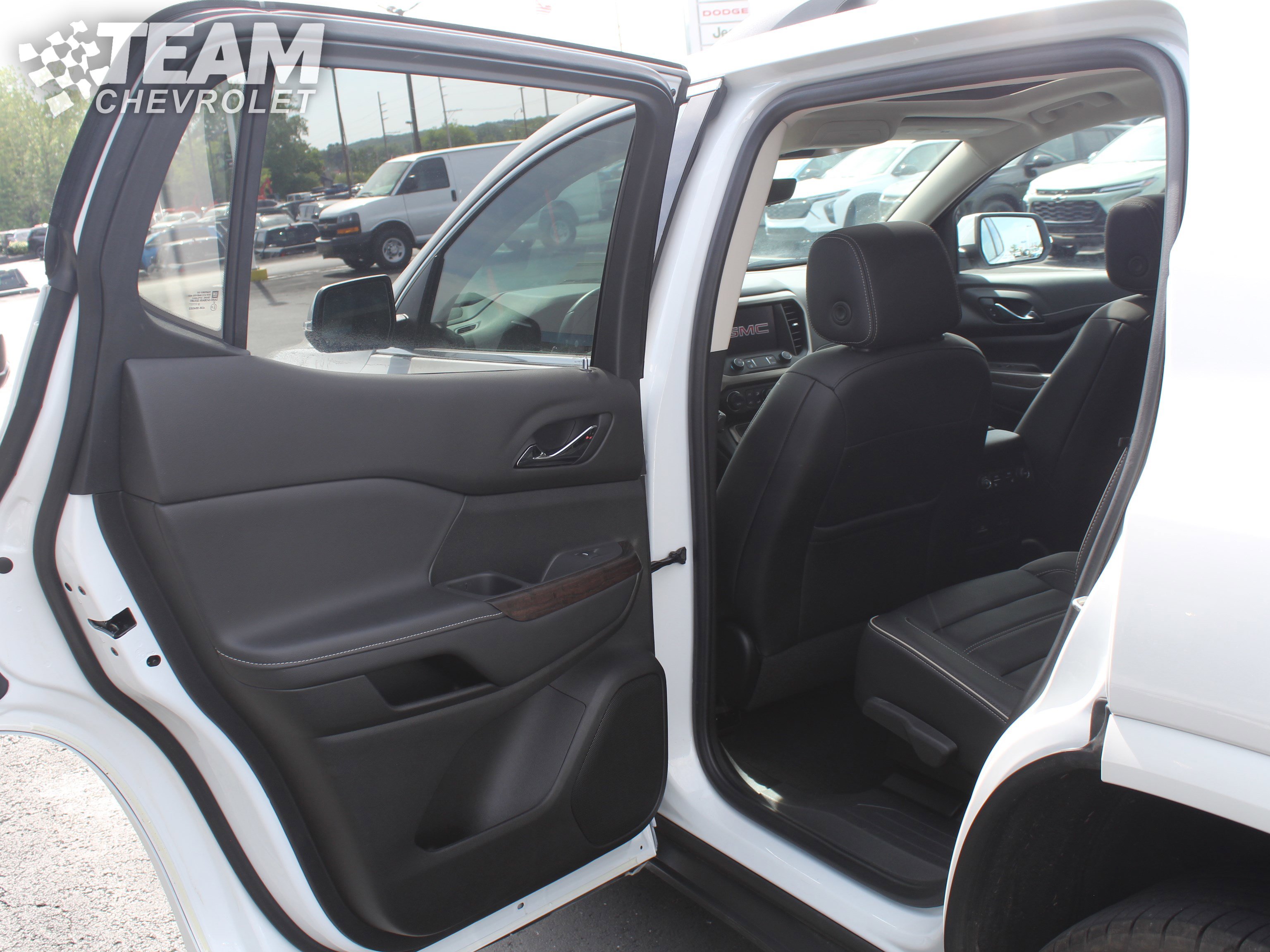 Used 2021 GMC Acadia Denali w/ Denali Ultimate Package AWD/4WD image 24