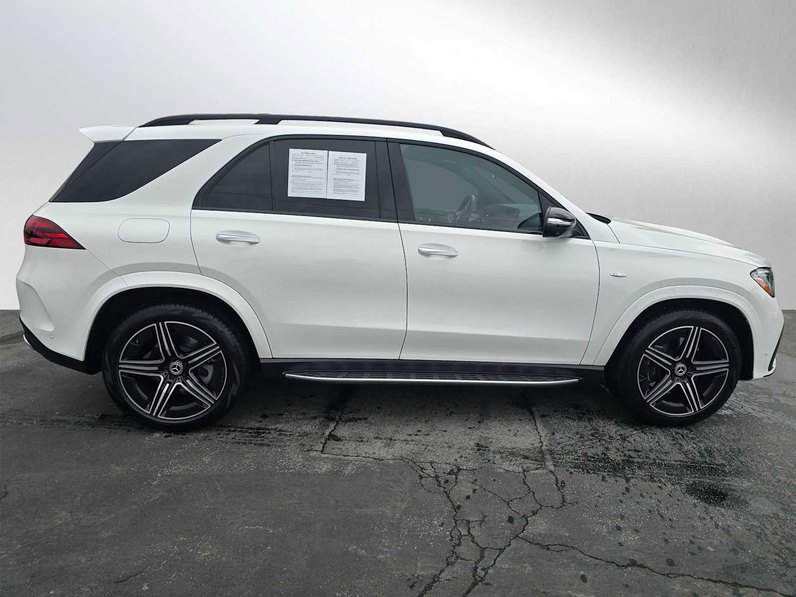 Used 2025 Mercedes-Benz GLE 450e 4MATIC image 2