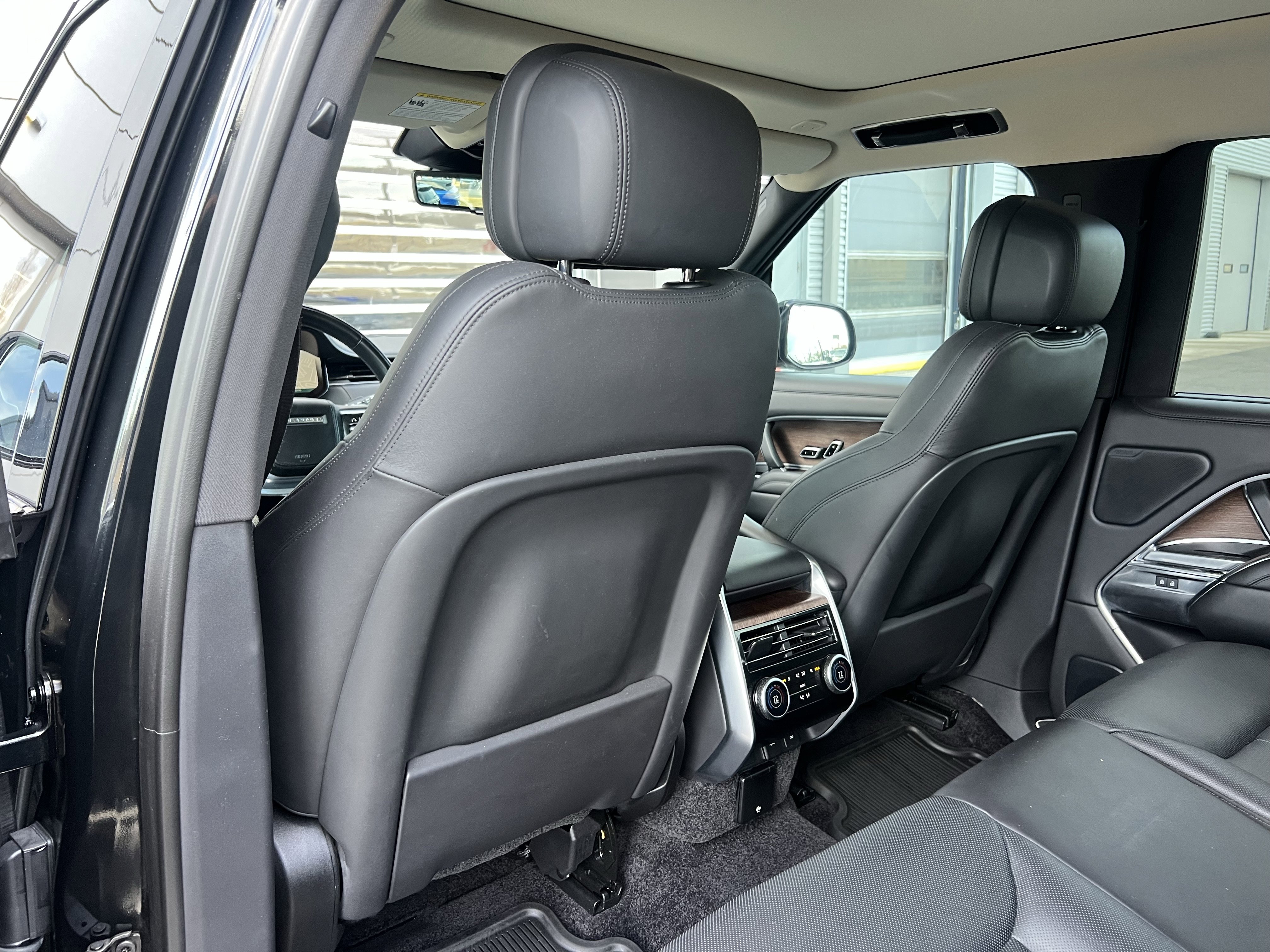 Certified 2023 Land Rover Range Rover SE image 36