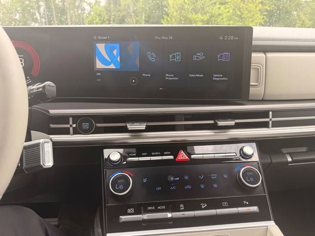 Used 2025 Hyundai Santa Fe SEL FWD image 3