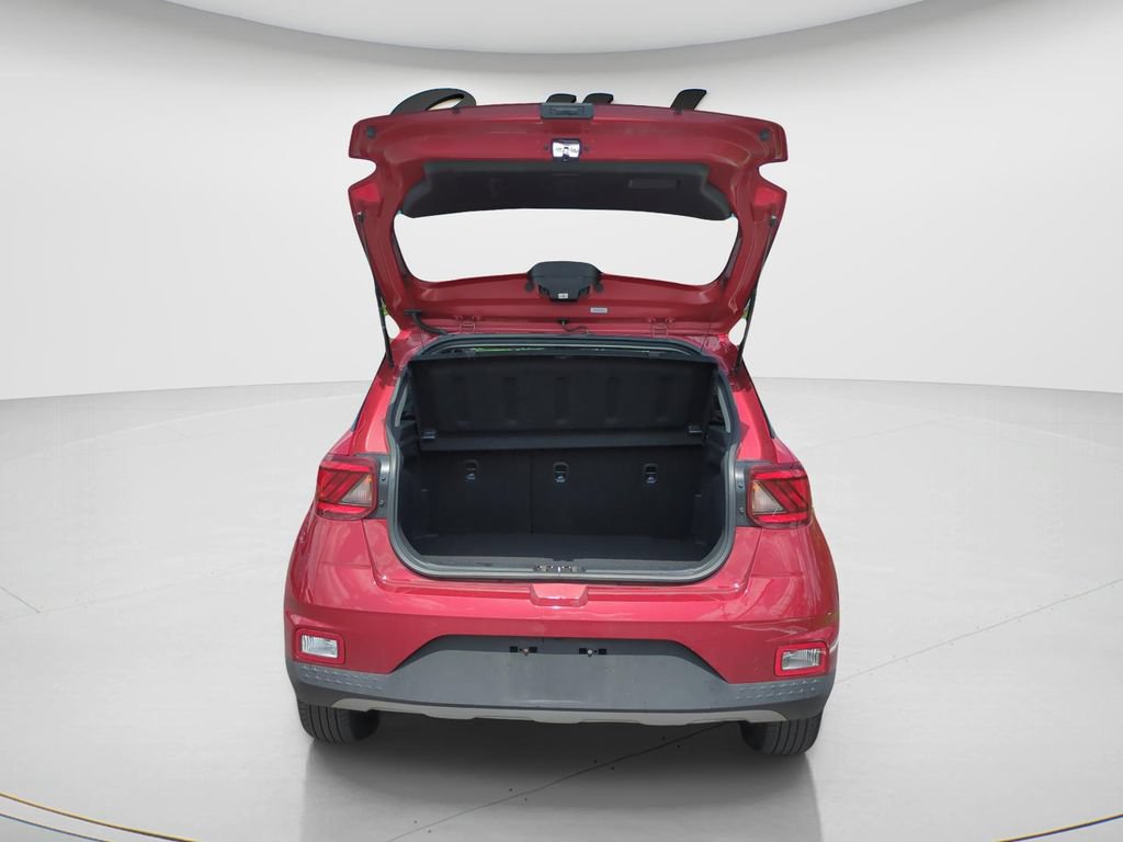 Certified 2024 Hyundai Venue SEL FWD image 9
