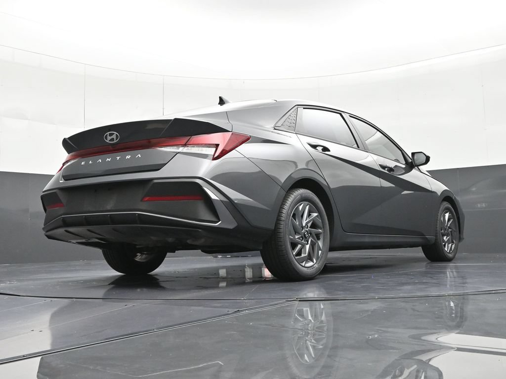 Used 2024 Hyundai Elantra SEL FWD image 26