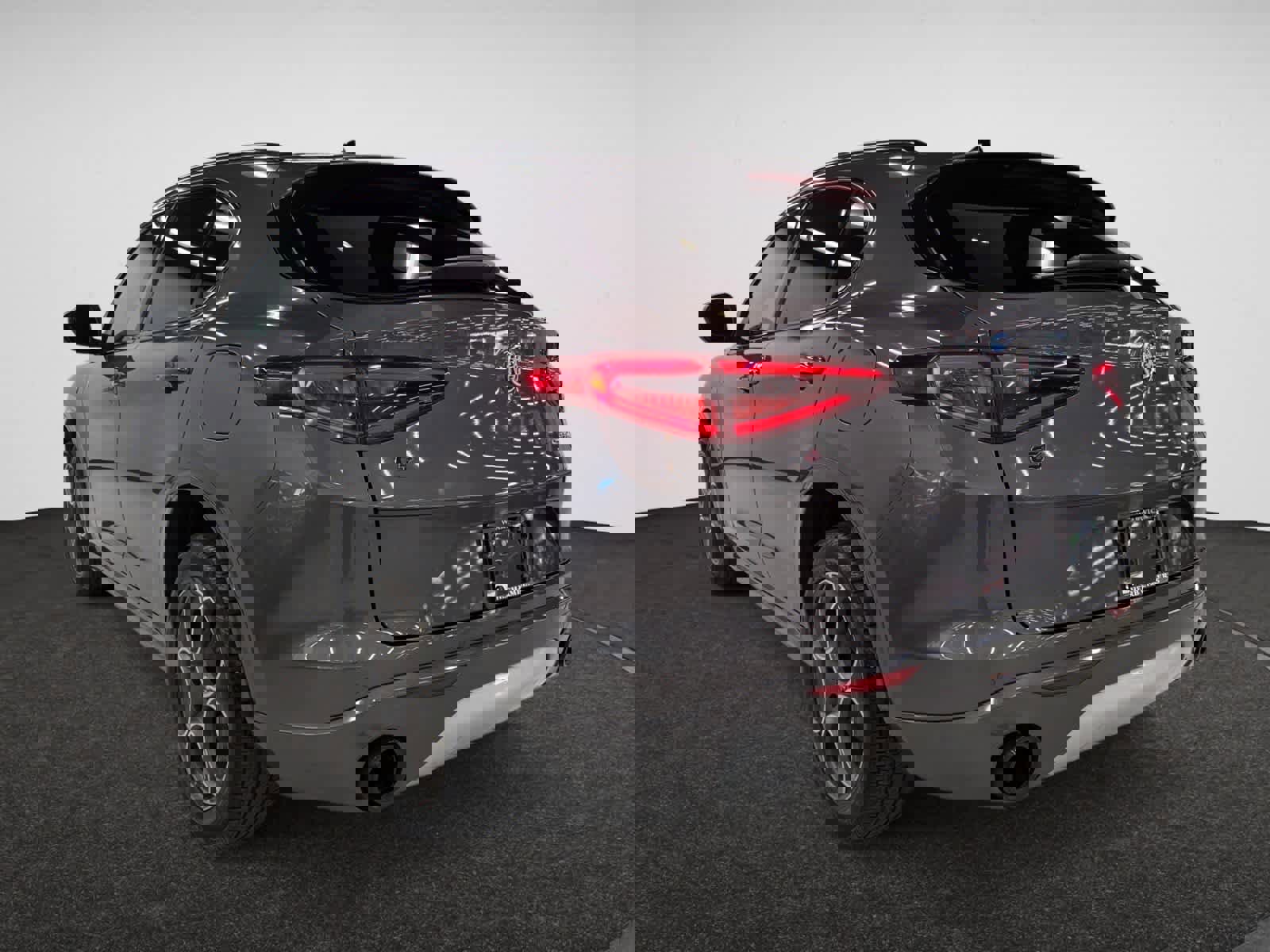 Used 2022 Alfa Romeo Stelvio Ti w/ Active Assist Plus Package image 3