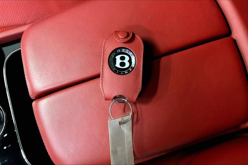 Used 2022 Bentley Bentayga AWD/4WD image 21