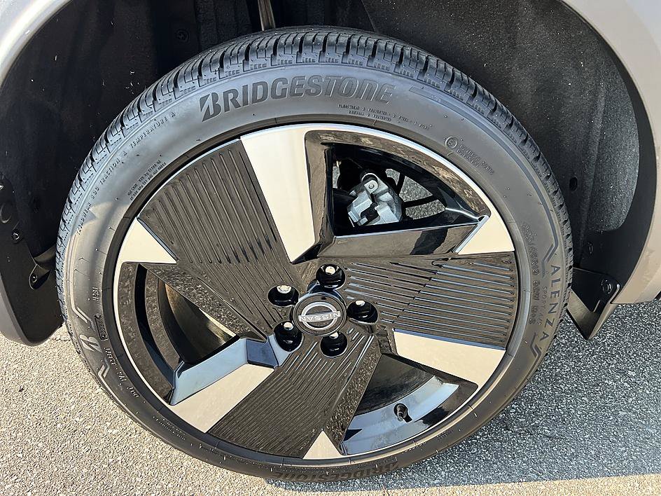 Certified 2025 Nissan Kicks SR AWD/4WD image 11