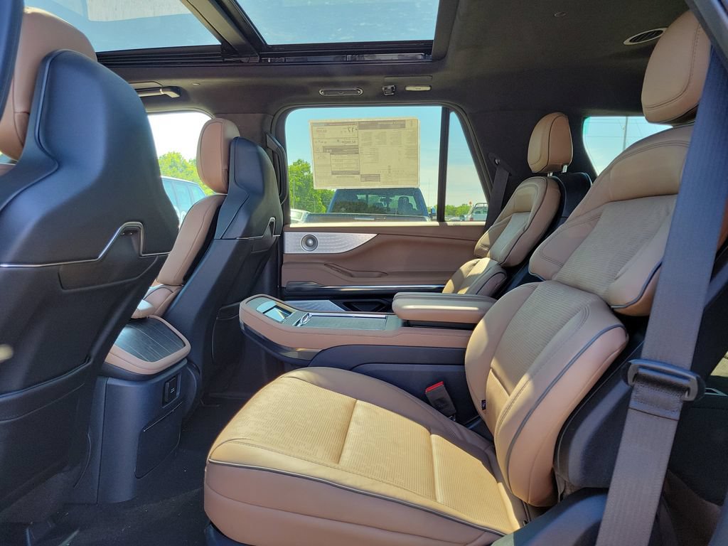 New 2026 Lincoln Navigator Black Label AWD/4WD image 14
