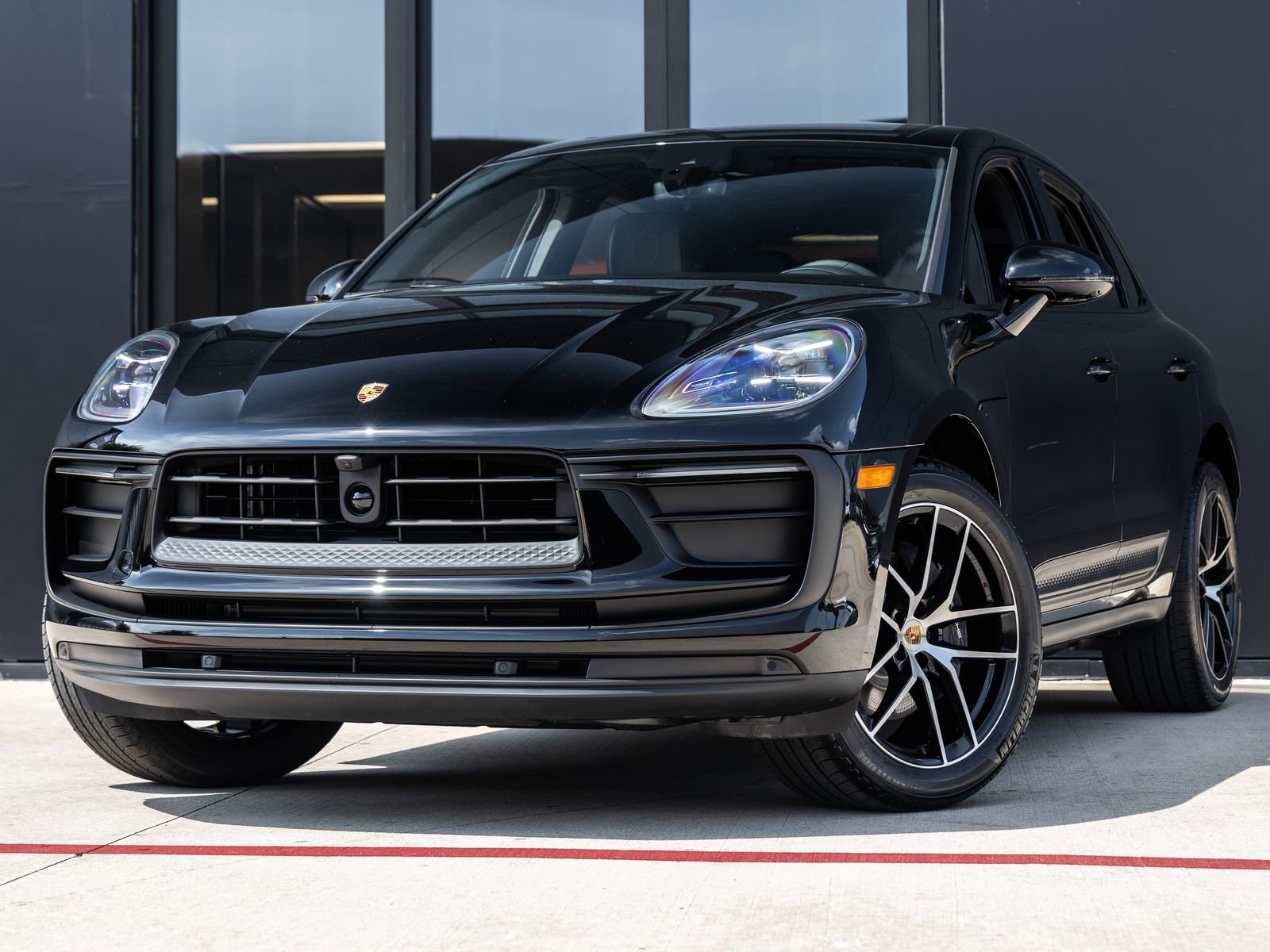 Certified 2026 Porsche Macan AWD/4WD image 1