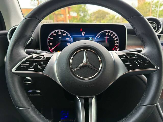 Used 2025 Mercedes-Benz GLC 350e 4MATIC image 29