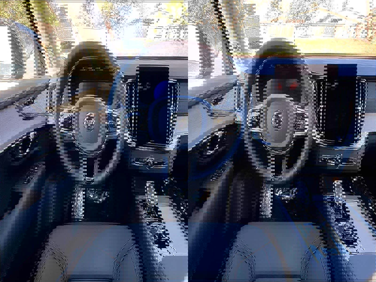 Used 2025 Volvo XC90 B5 Core w/ Protection Package Premier image 8