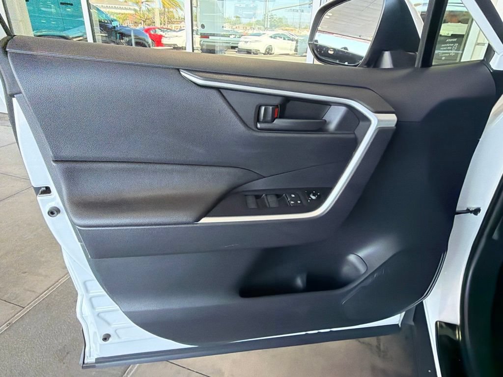 Certified 2025 Toyota RAV4 LE AWD/4WD image 18