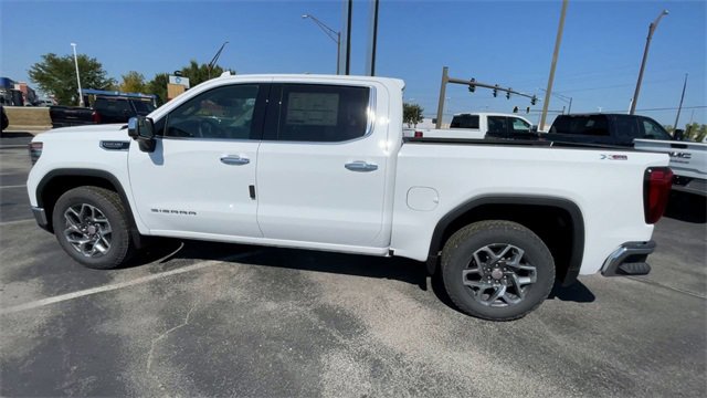 New 2026 GMC Sierra 1500 SLT image 7