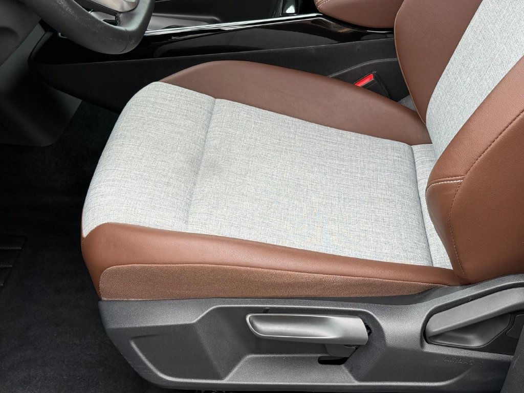 Certified 2023 Volkswagen ID.4 Pro AWD/4WD image 21