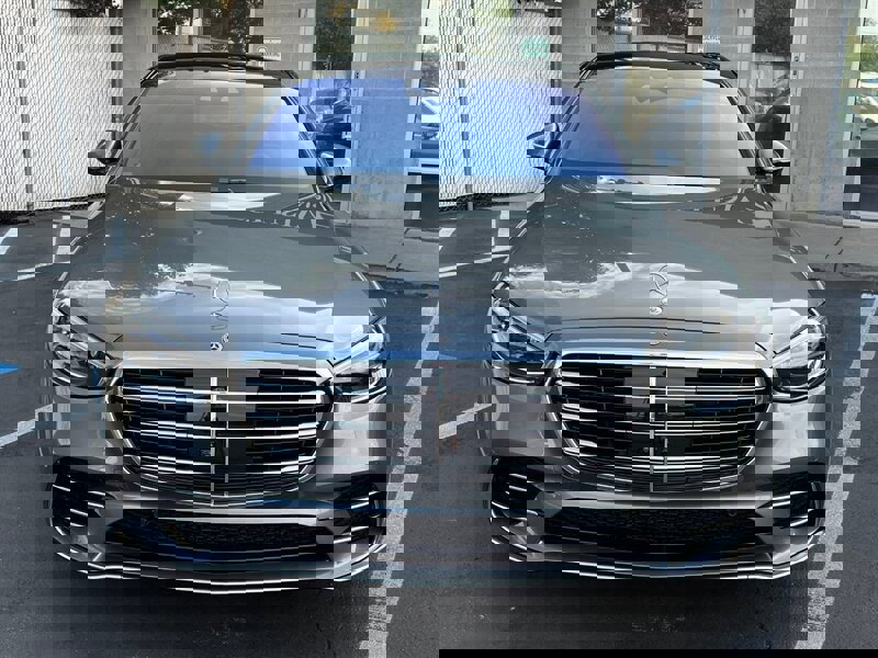 Used 2024 Mercedes-Benz S 580 4MATIC Sedan w/ AMG Line image 2