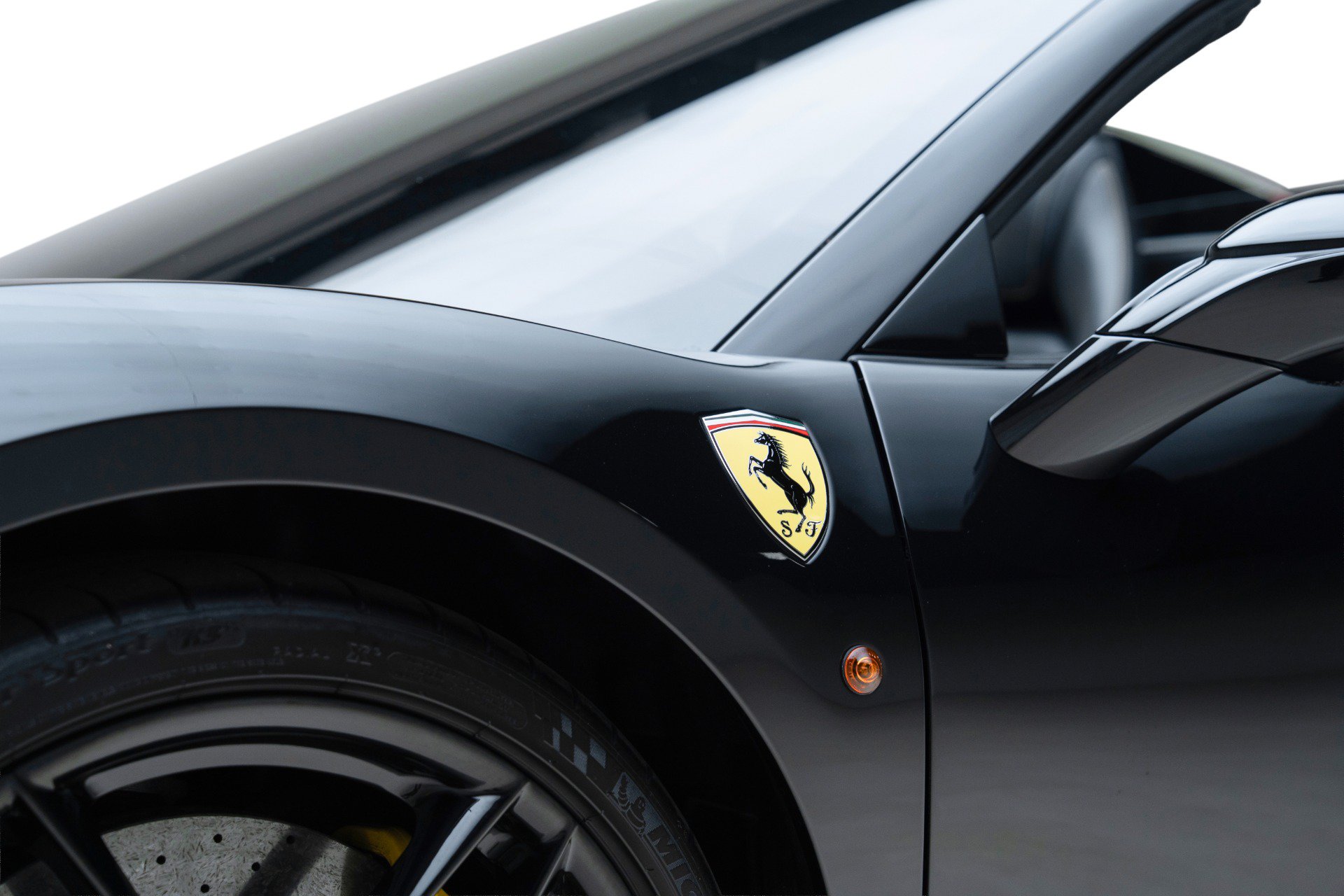 Used 2018 Ferrari 488 Spider RWD image 17