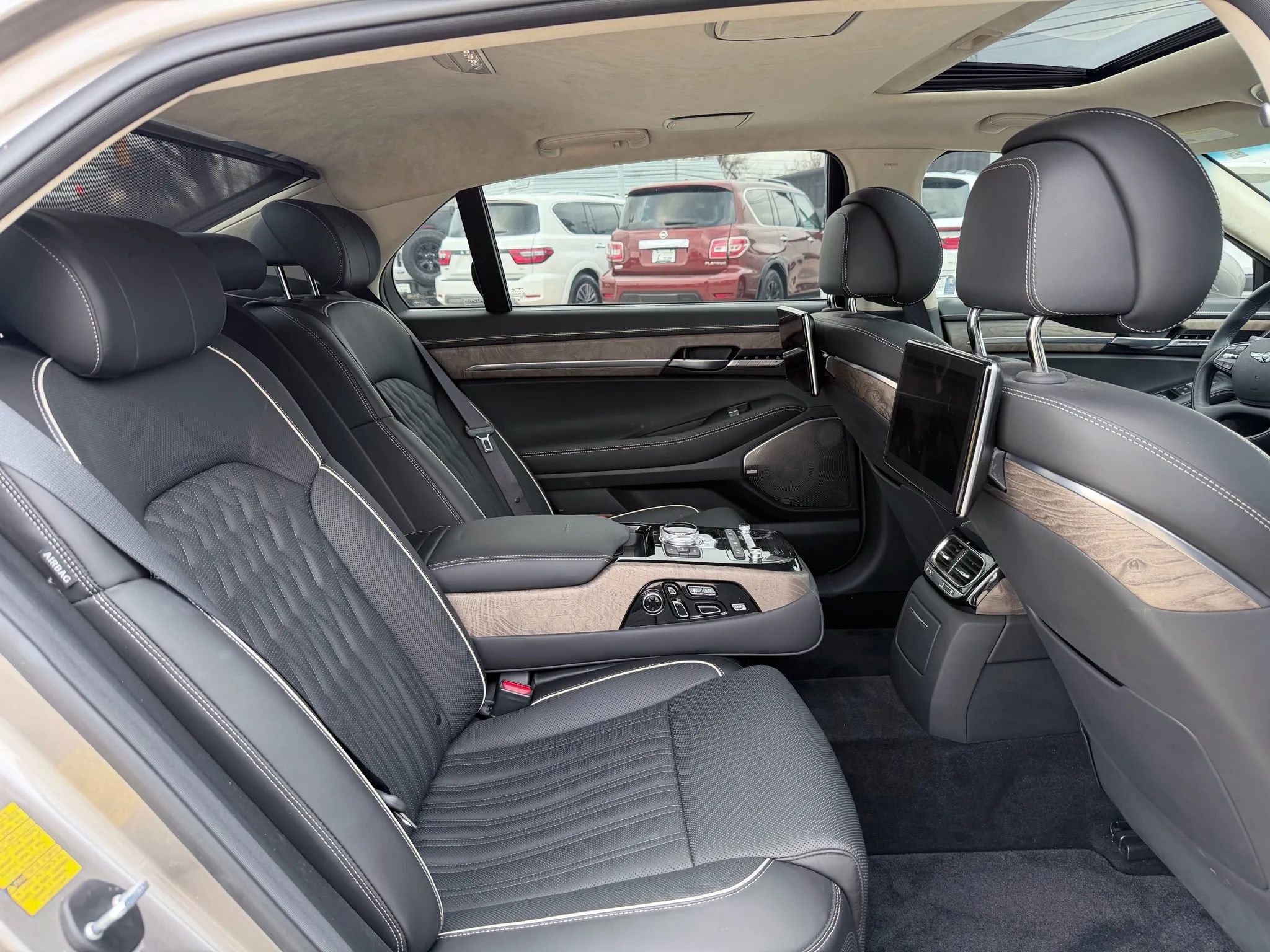 Used 2021 Genesis G90 5.0 Ultimate image 24